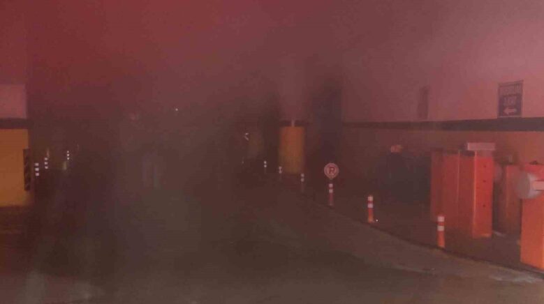 rize kent meydanindaki otoparkta yangin panigi Kv8nDqng