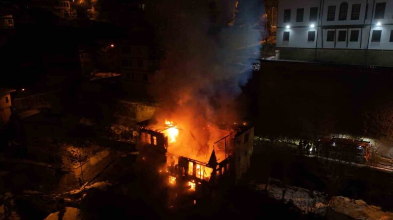 safranboluda 200 yilik tarihi konak alevlere teslim oldu YYuBPm1N