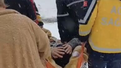 saglik ekipleri 72 saat icerisinde karda mahsur kalan 265 hastaya ulasti jSH7Yf9d