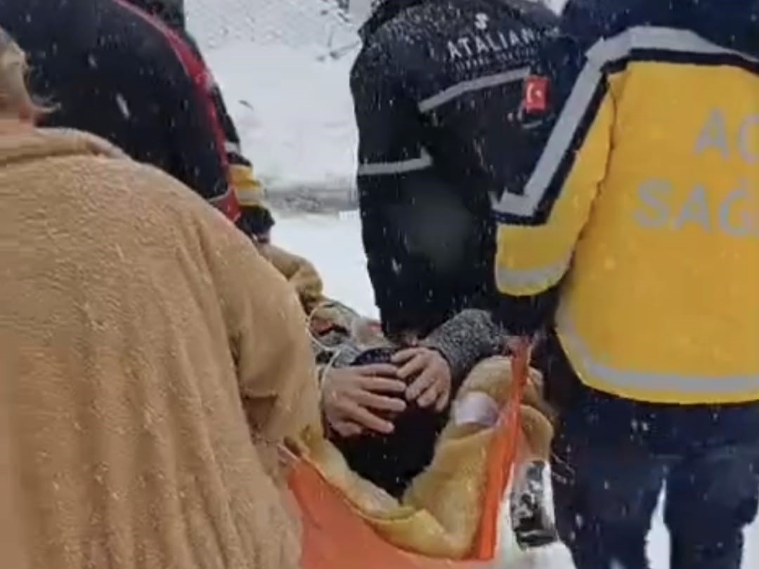 saglik ekipleri 72 saat icerisinde karda mahsur kalan 265 hastaya ulasti jSH7Yf9d