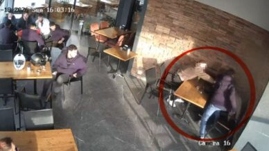 samsunda firinda bicakli saldiri kamerada 2 yarali kE9cD3WF