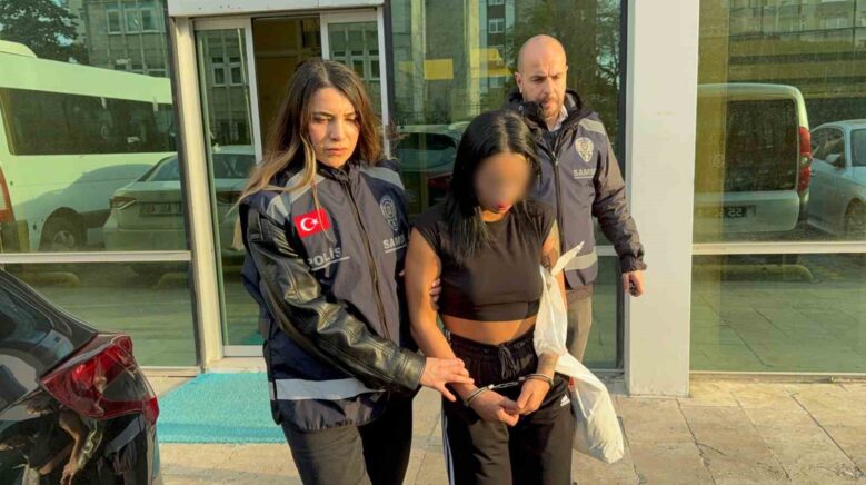 samsunda gasp ettikleri telefonla dudak dolgusu yaptiran 2 kadin yakalandi fVhAt6fM