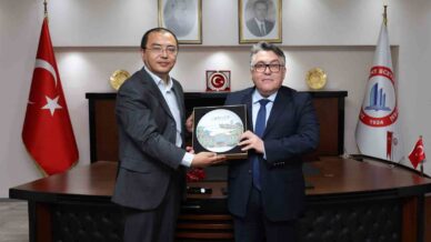 sangay dianji universitesi heyetinden rektor ozolcere ziyaret 4glrO1DN