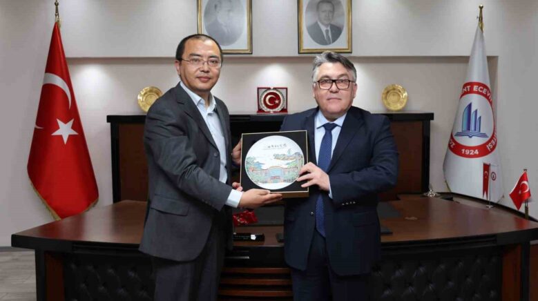 sangay dianji universitesi heyetinden rektor ozolcere ziyaret 4glrO1DN