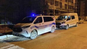 sokakta rastgele tabancayla ates eden maganda evin camina zarar verdi FgPnNda7