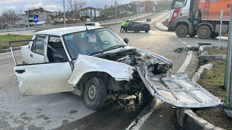 suv araca carpan tofas parcalandi 2 yarali aDeTaSff