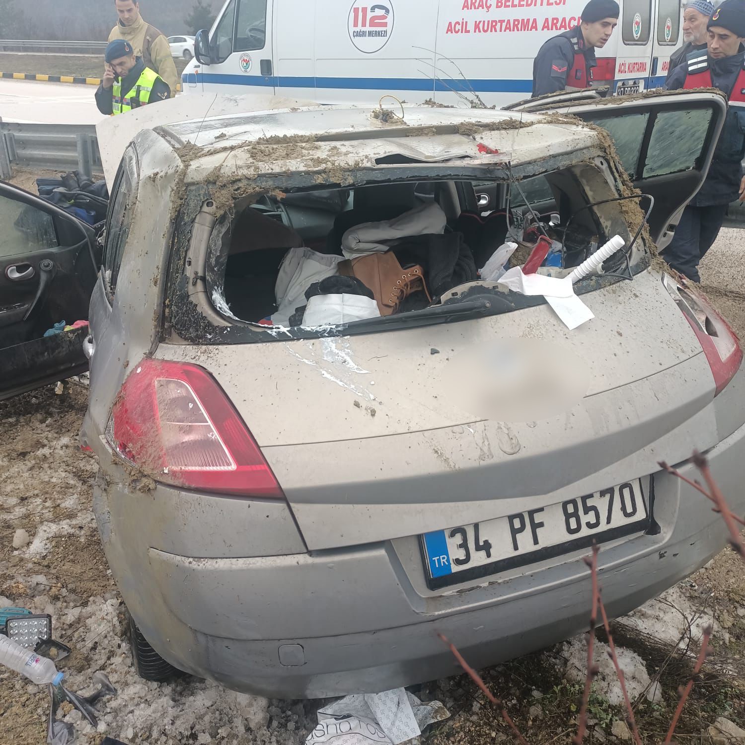 takla atan otomobilin surucusu yaralandi PHDnLU5m
