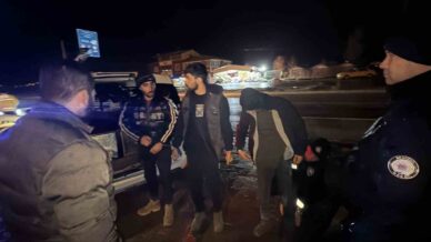 tokatta durdurulan otomobilde 3 kacak gocmen yakalandi JgkQA8OG