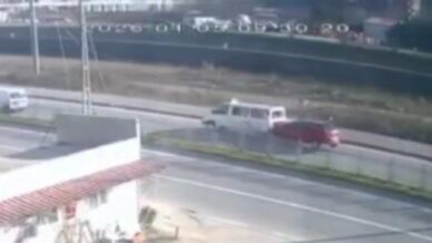 trabzonda yolcu indiren dolmusa arkadan gelen otomobil carpti 3 yarali d1jNzVzE