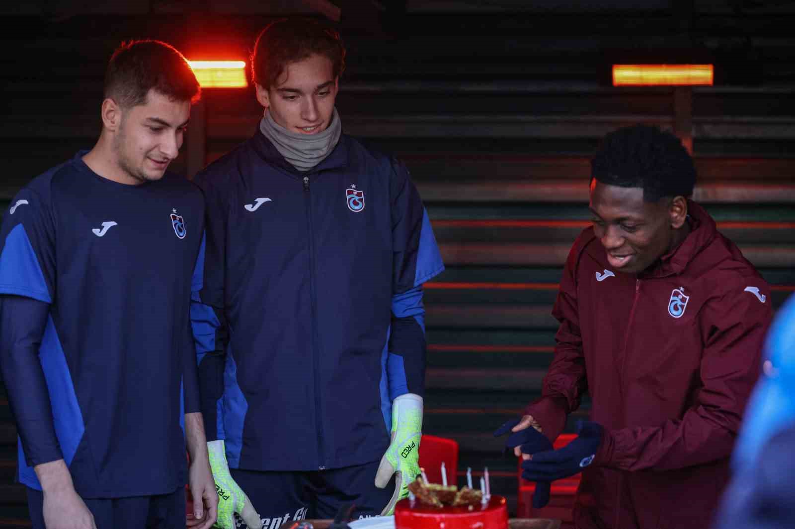 trabzonspor yeni yilin ilk antrenmanini yapti tgERet7Z