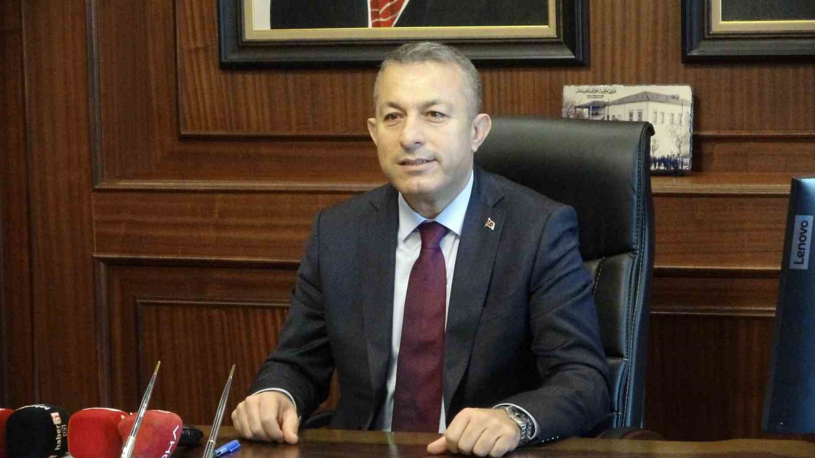trabzonun yeni valisi tahir sahin goreve basladi aRd8MZIz