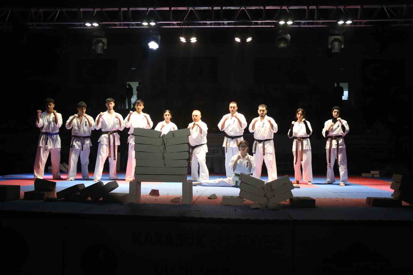 turkiye kyokushin stil karate sampiyonasi karabukte basladi