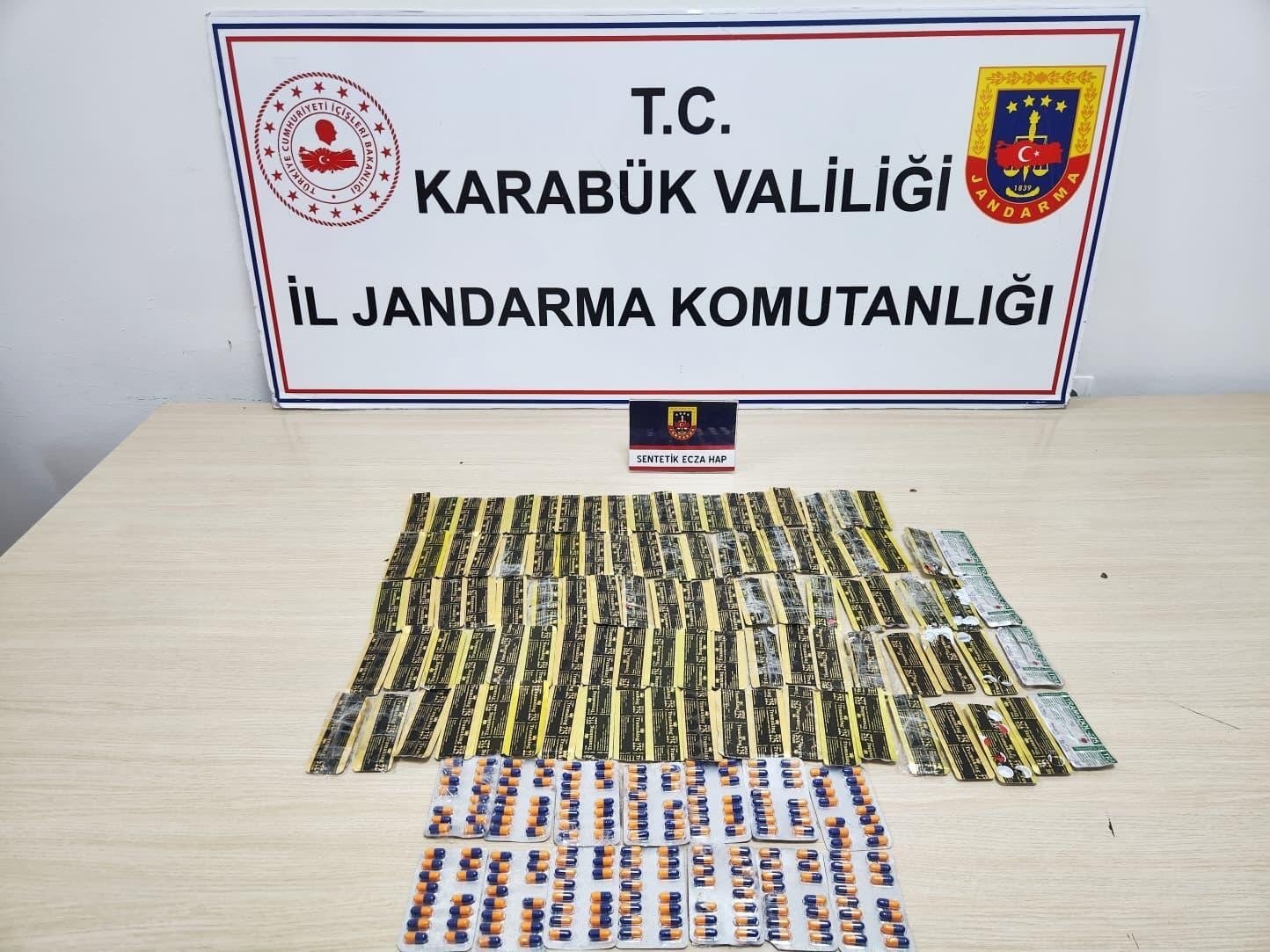 uyusturucu operasyonunda bin 276 hap ele gecirildi zfGeceHS