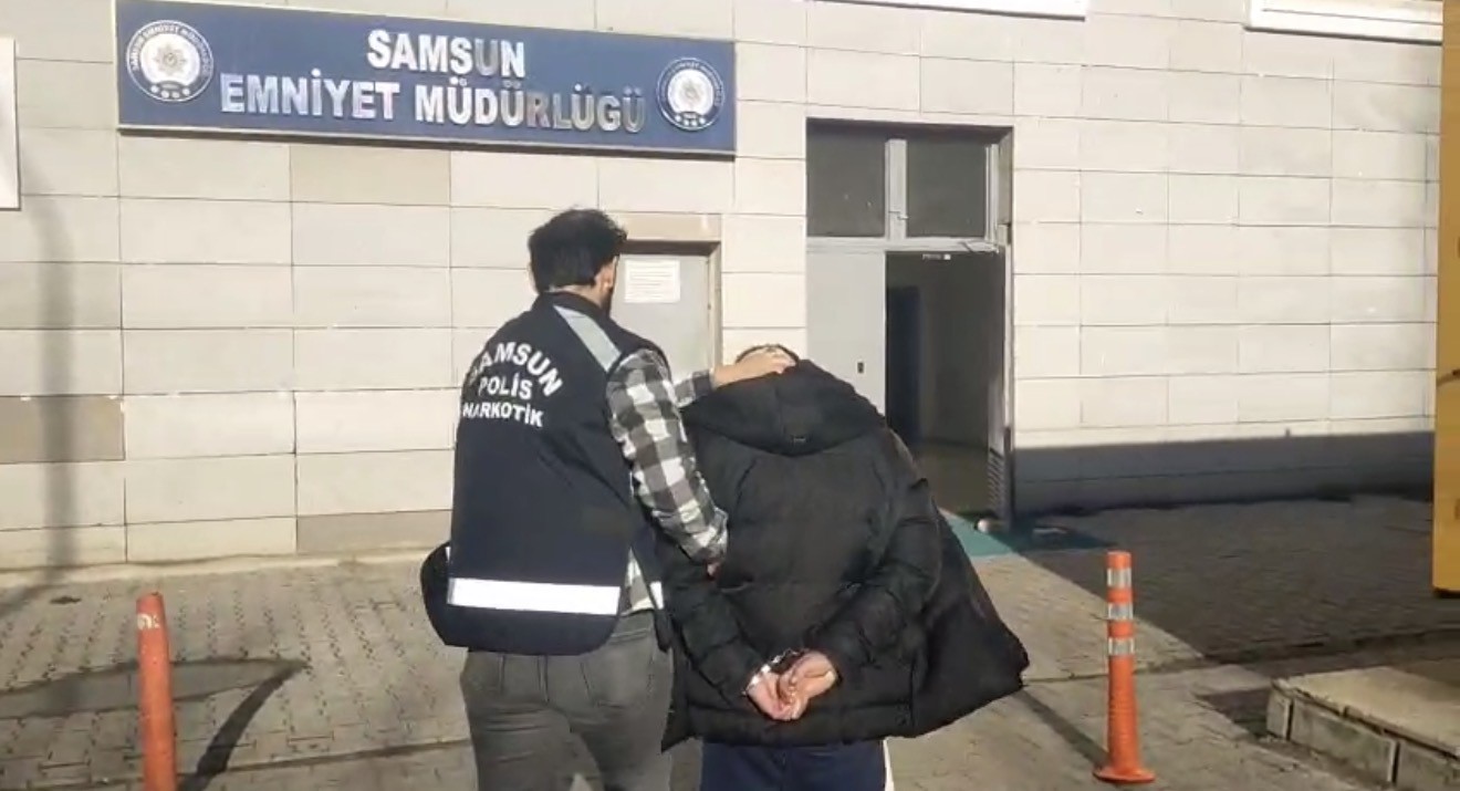 uyusturucudan 8 yil 9 ay hapis cezasi olan sahis yakalandi 2ZVOM9t2
