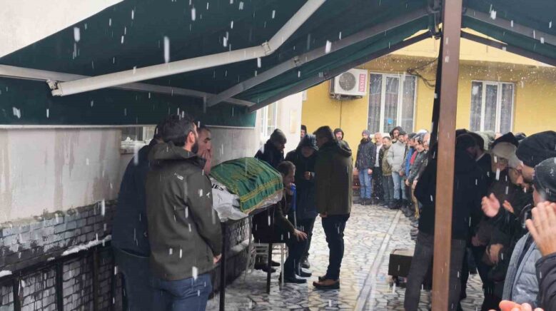 yanan aracin icinde olu bulunan genc muteahhit son yolculuguna ugurlandi CvutBrmg