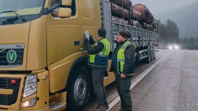 yuklu araclar tek tek kontrol edildi Fw4vvHDk