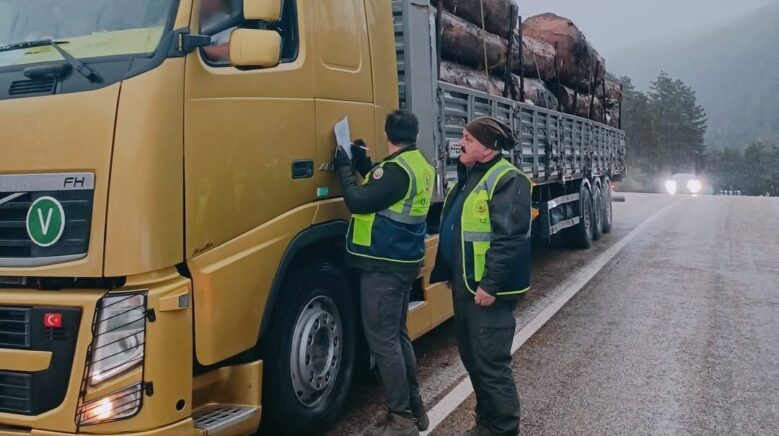 yuklu araclar tek tek kontrol edildi Fw4vvHDk