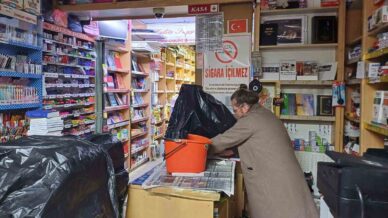 yurt disinda olan katarlinin dairesini basan su 6 esnafi magdur etti PZhpYkjc