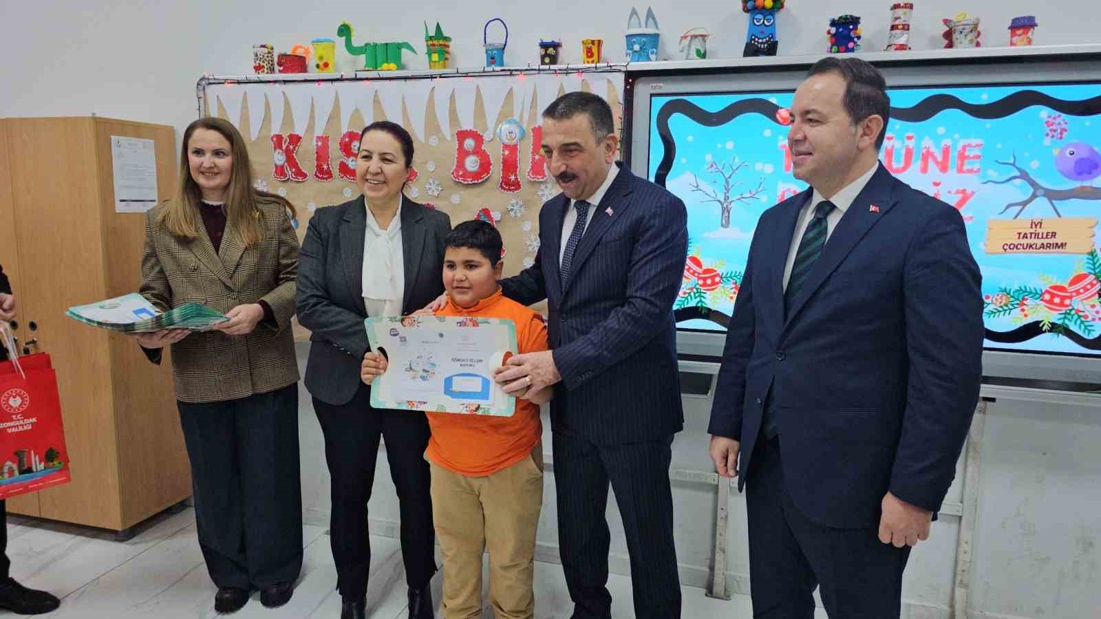 zonguldakta 87 bin ogrenci karne heyecani yasadi