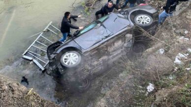 zonguldakta kontrolden cikan otomobil 20 metreden dereye uctu 1 yarali sfJjwRlv