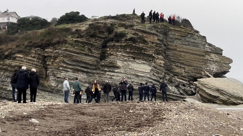 3 gundur kayip olan kadin kayaliklarda olu bulundu Ln6mdwjn