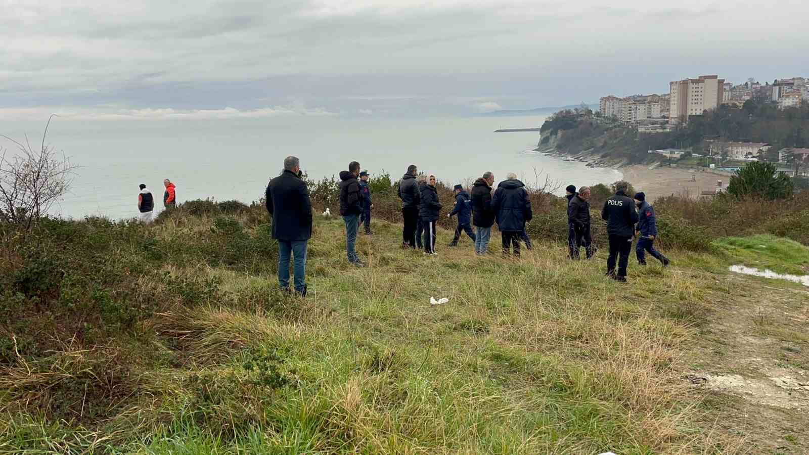 3 gundur kayip olan kadinin esyalari deniz kenarinda bulundu