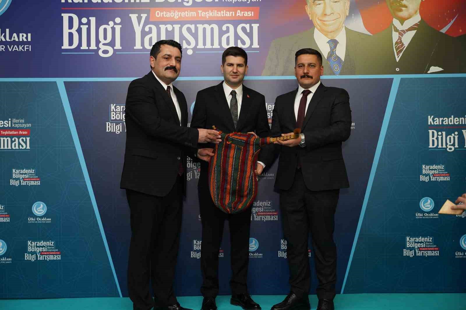 ahmet yigit yildirim bagimlilik boslukta filizlenir kimligi olmayan hedefi olmayan ait oldugu yeri bulamayan ES4ZwmJO