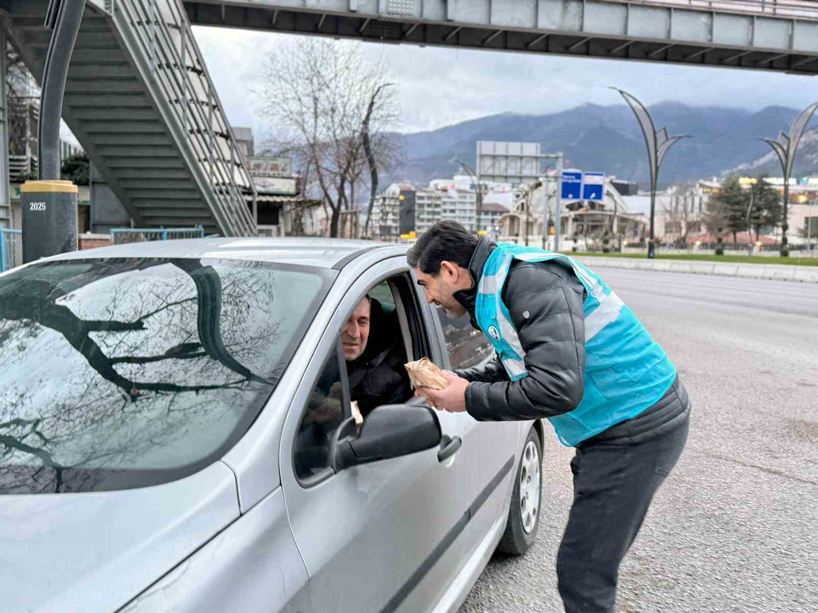 ak parti genclik kollarinin iftara 5 kala gelenegi suruyor pCr2YfeL