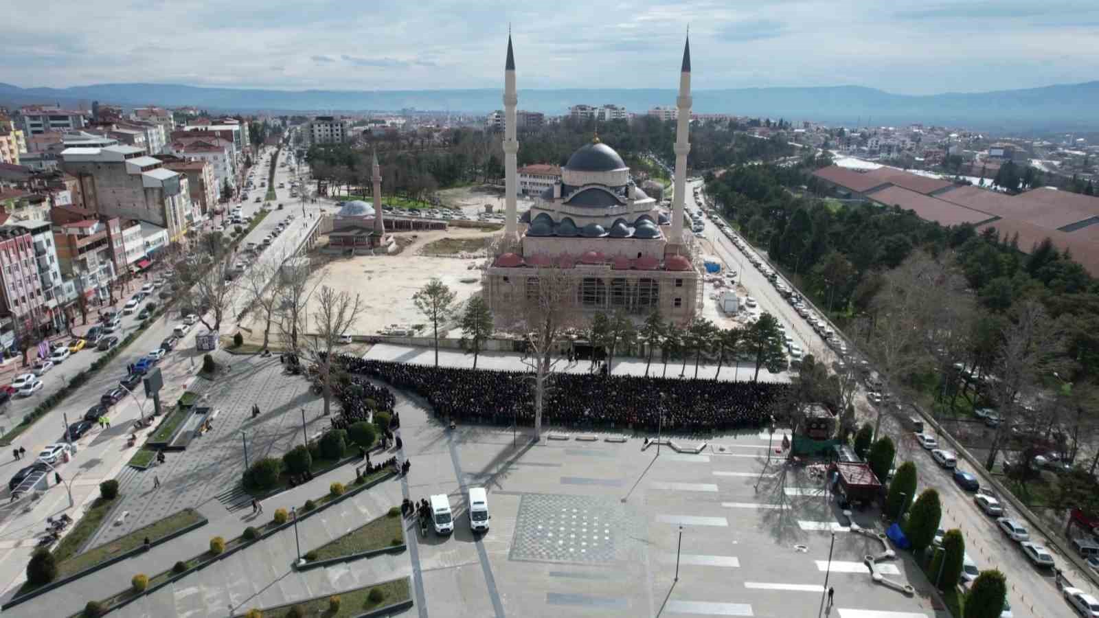 amasyada biyogaz tesisinde zehirlenerek olen 3 isci son yolculuklarina ugurlandi