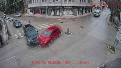 amasyada otomobilin yesilirmak nehrine uctugu kaza kamerada wPUzvWUc