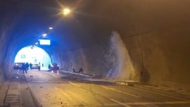 arakli tunelinde kaza 4 yarali pwmStdAB