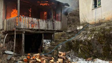 artvinde cami lojmaninda yangin zP7Q9ChC