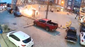 artvinde cami onunde atilan havai fisekler korku ve panige neden oldu FsekYHqQ