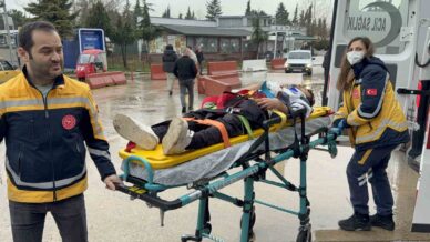 babasini ameliyata gotururken yaptigi kazada oglu yaralandi 1vXqnUFw