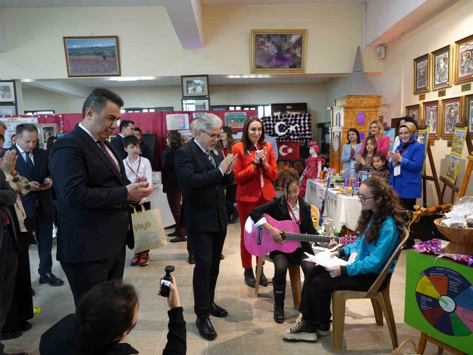 bakan yardimcisi yelkenci harezmi egitim modeliyle hazirlanan sergiyi gezdi