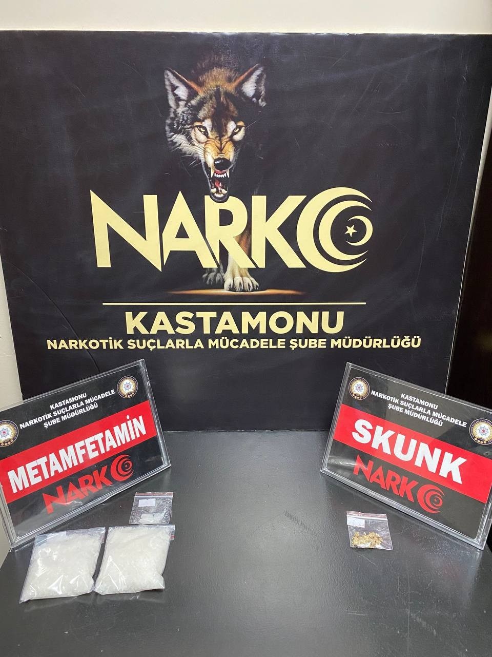 balikci malzemesi tasinan aracta uyusturucuyla yakalanan saniklara ceza yagdi