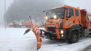 bolu dagi beyaza burundu kar kalinligi 10 santimetreye ulasti lGq84R36