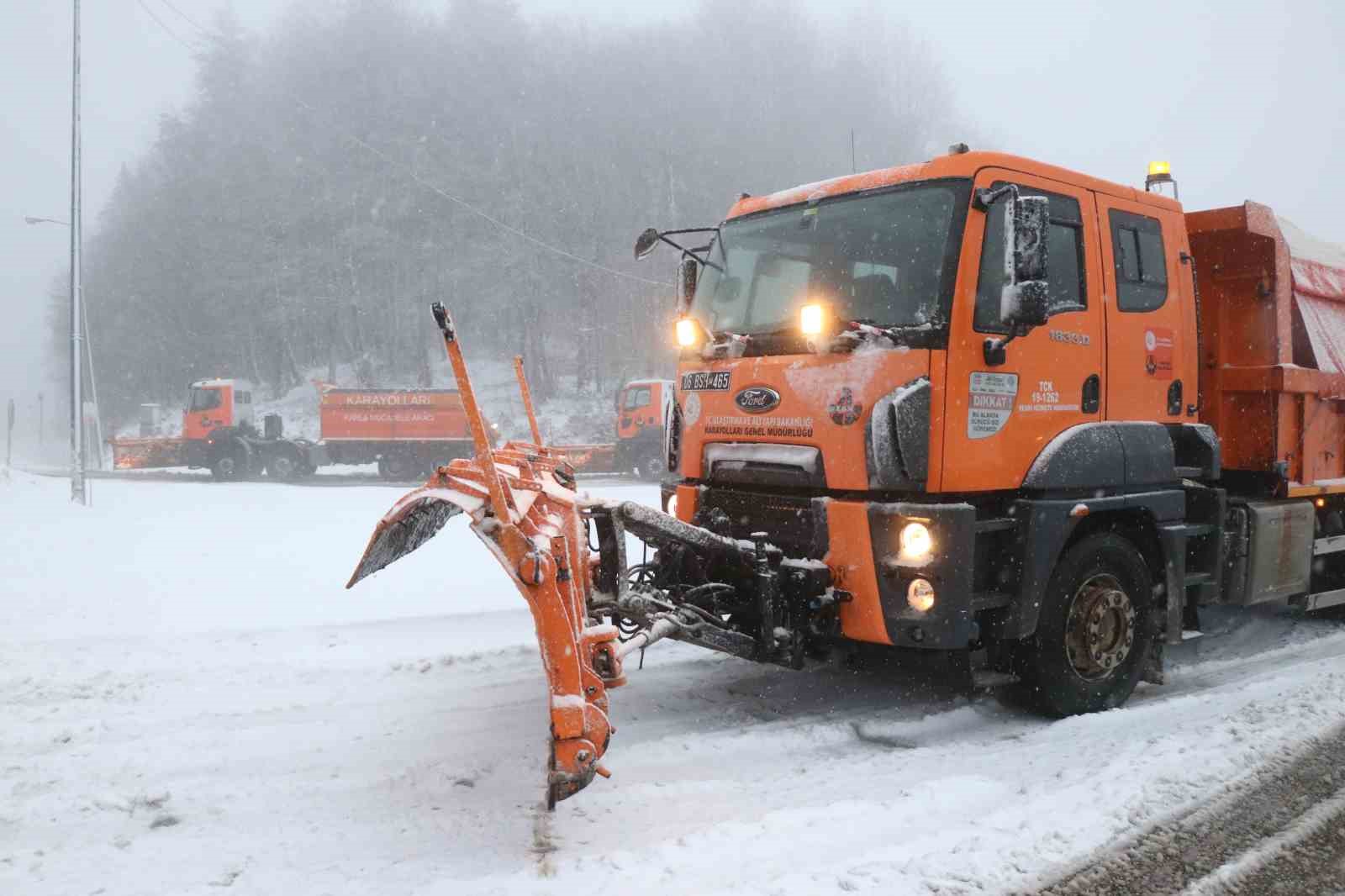 bolu dagi beyaza burundu kar kalinligi 10 santimetreye ulasti lGq84R36