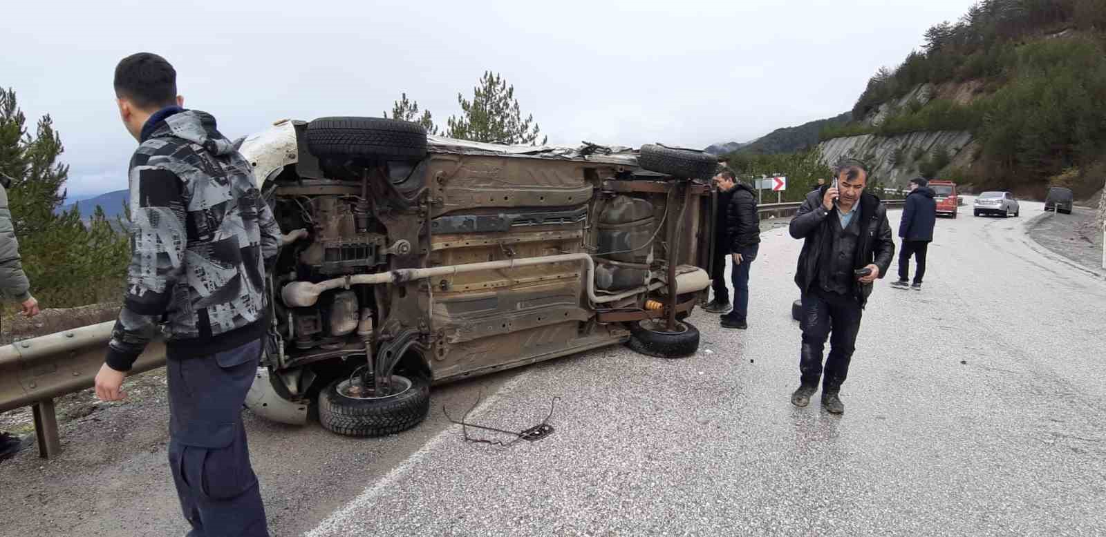 boluda cenaze donusu kaza 2 yarali ETLkPzCK