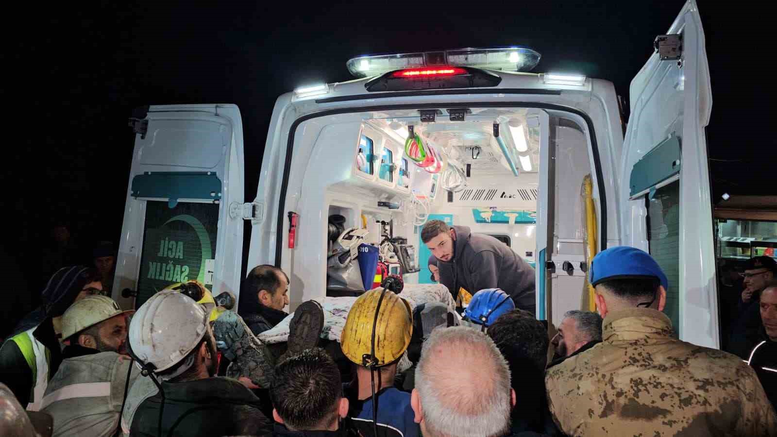 cizmeleriyle morga kaldirilan madencinin cenazesi yurek burktu