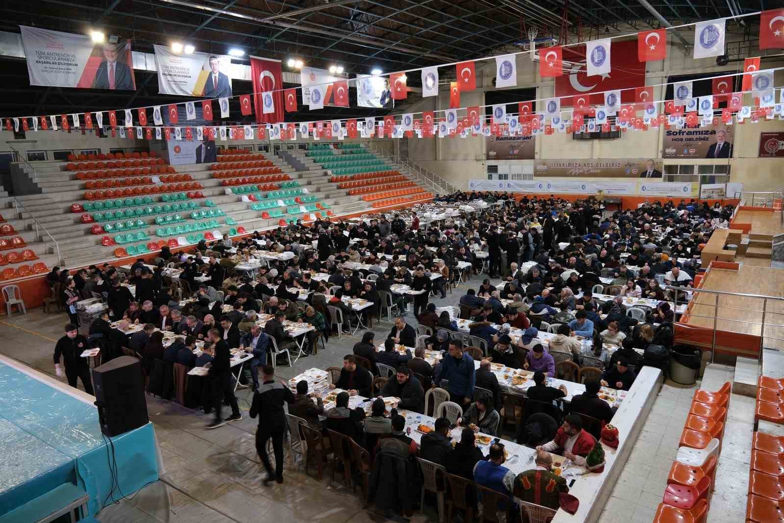 corum belediyesinin iftar sofrasinda ilk oruc acildi tLeXgVFi