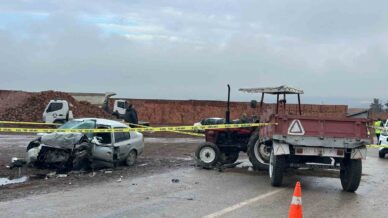 corumda traktor otomobille carpisti 1 olu 2 yarali 9ZYnHSMh