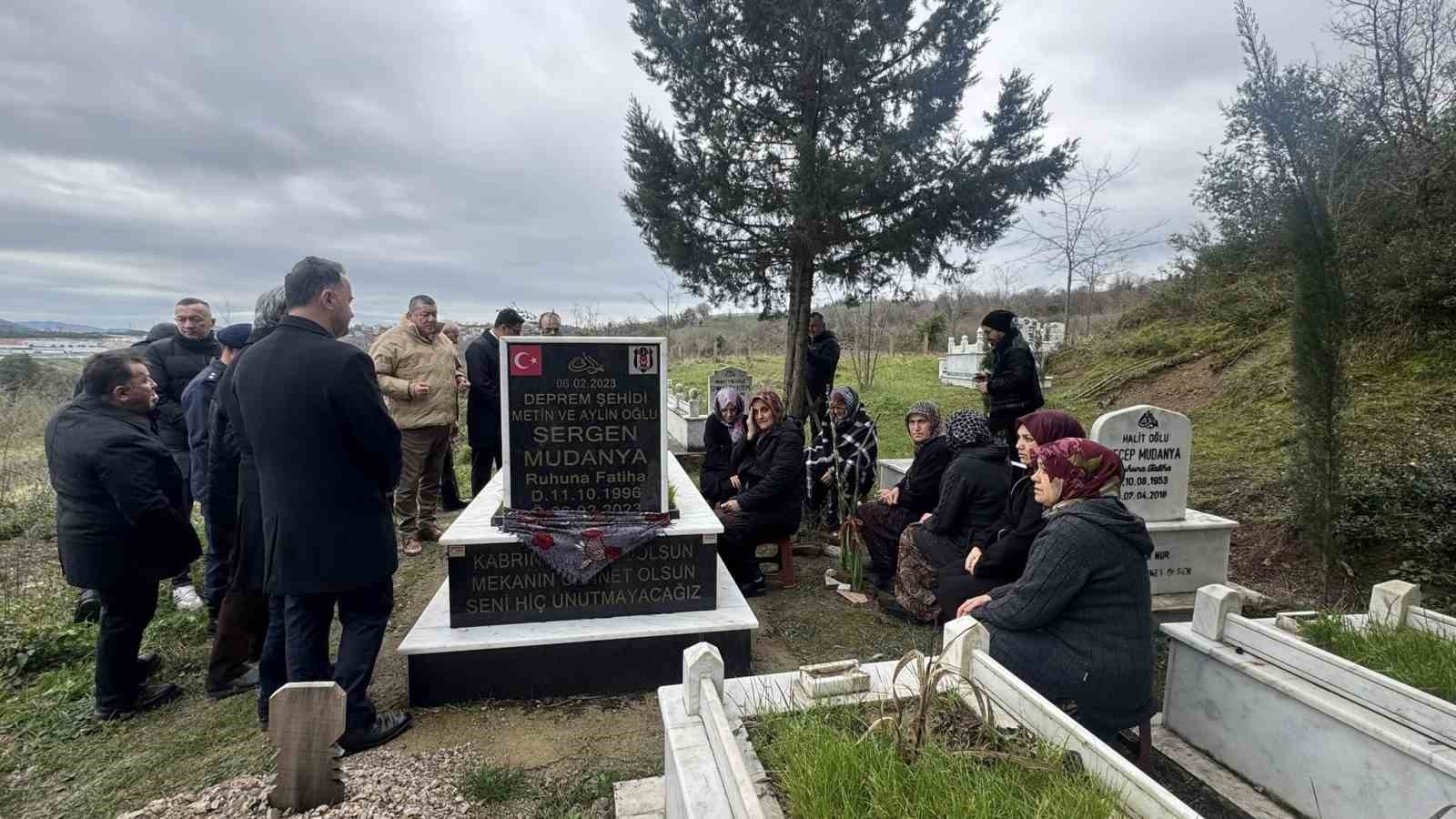 depremde olen sergen mudanya mezar basinda anildi hKOQS48p