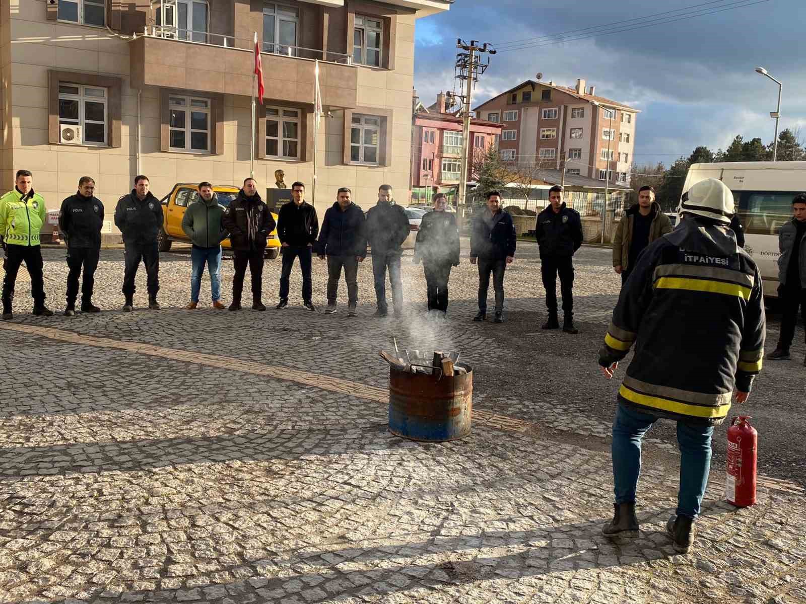 dortdivan ilcesinde polis ekiplerine yangin egitimi verildi 53SAKZg9