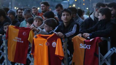 galatasaraya rizede coskulu karsilama FNRL51Nu