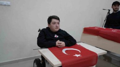 gumushane universitesinde ilk ders turk bayragina ayrildi GaXL46K6