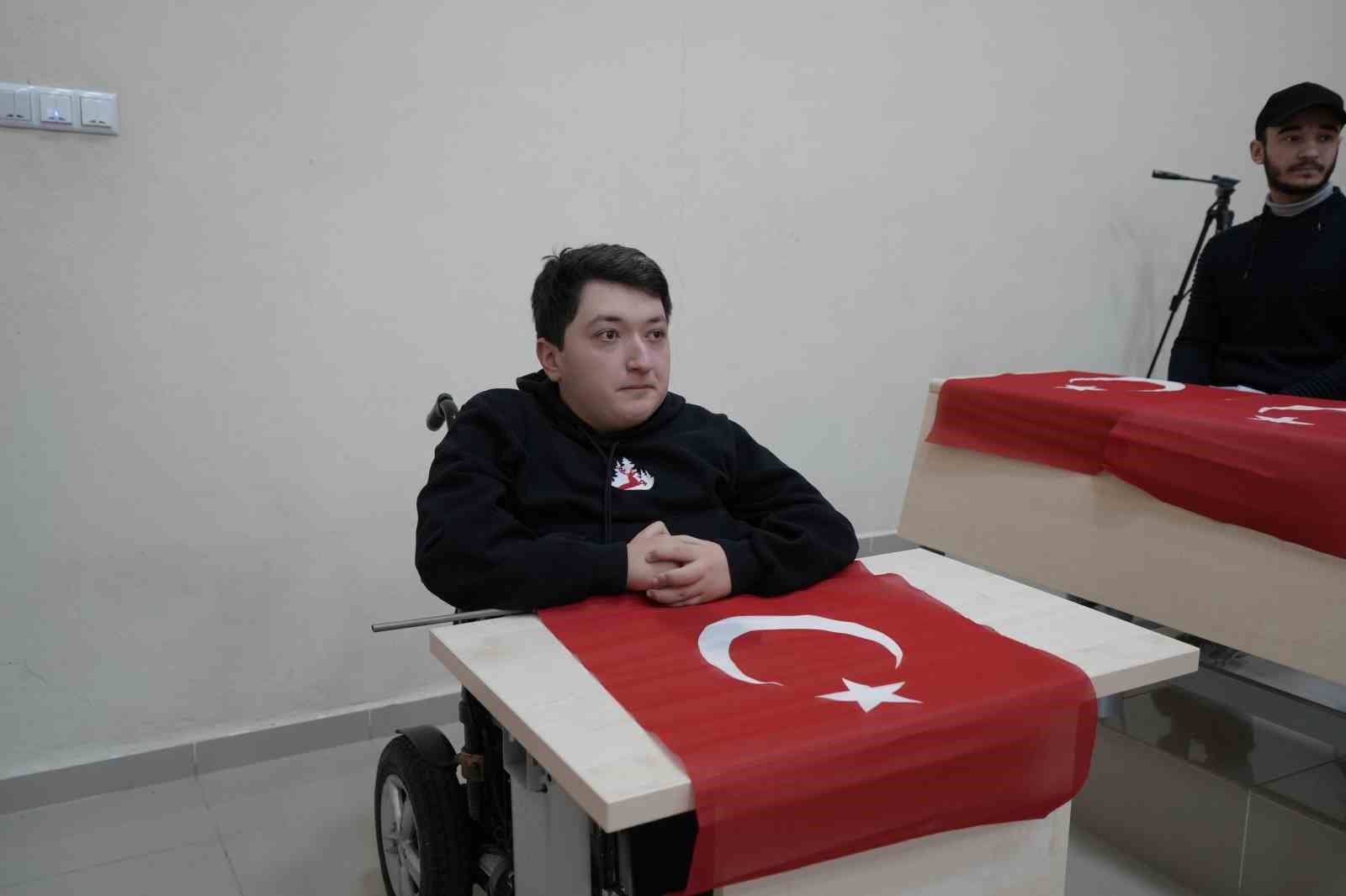 gumushane universitesinde ilk ders turk bayragina ayrildi GaXL46K6