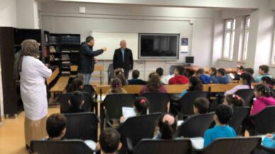 ilkokulda yerel yonetimler dersine giren muhtar ogrencilere gorevini anlatti aDLDRQwa