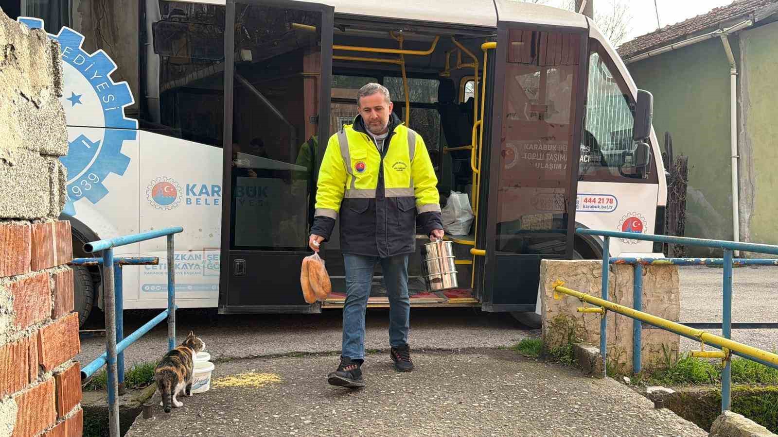 karabuk belediyesinden ramazanda 450 kisiye sicak yemek destegi NzhGV3zK