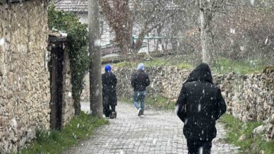 karabukun yuksek kesimlerinde kar yagisi yeniden basladi CnbGWS7h